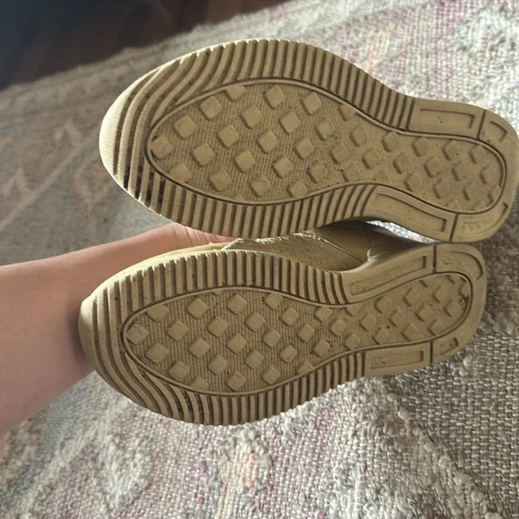 🚨LAST CHANCE🚨 Everlane the trainer sold out suede sneakers cream yellow beige - Picture 8 of 10